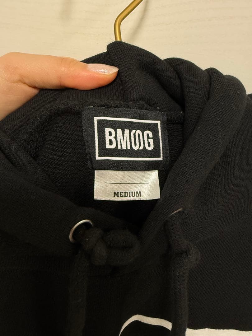 BMᏚGロゴ入り黒フードパーカー