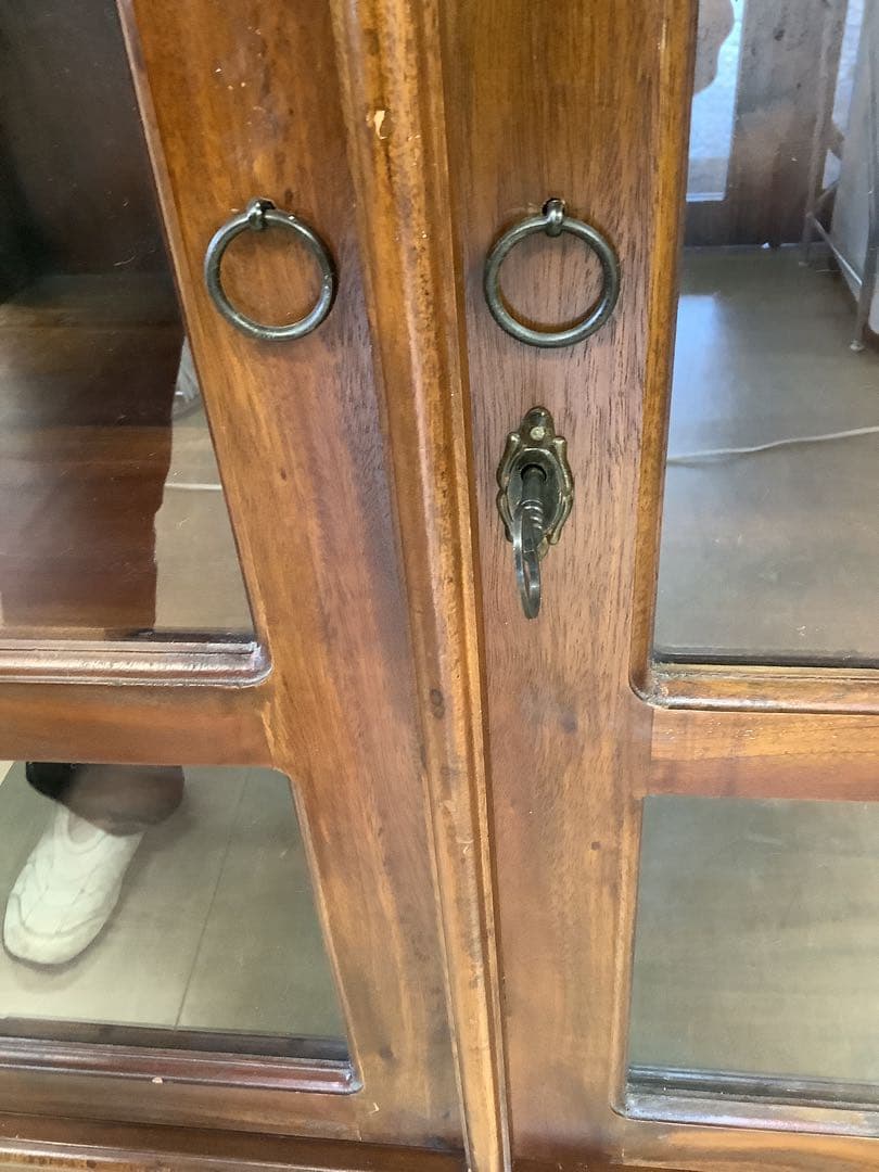 ビーカンパニー 家具　無垢材 アンティークダークブラウン キャビネット　鍵付き