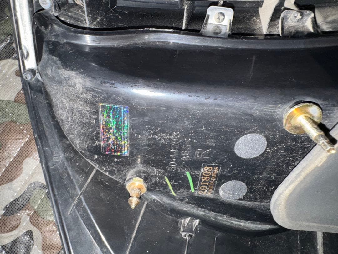 40系 プリウスα ヴァレンティ テールランプ ライトスモーク