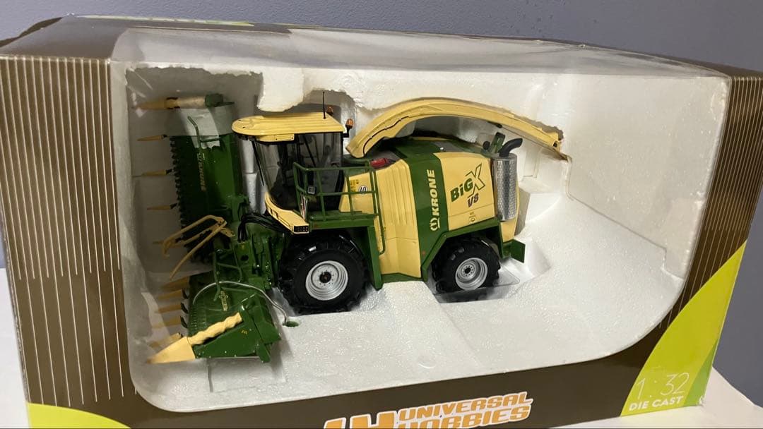 希少！ユニバーサルホビーKRONE BIG X V8トラクター1/32 クローネ