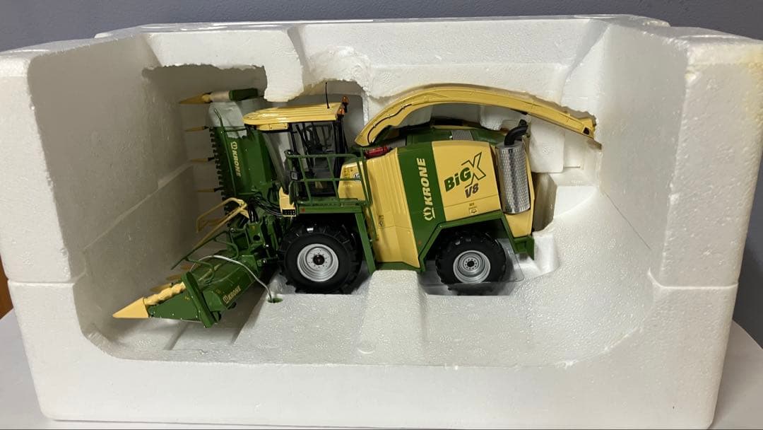 希少！ユニバーサルホビーKRONE BIG X V8トラクター1/32 クローネ