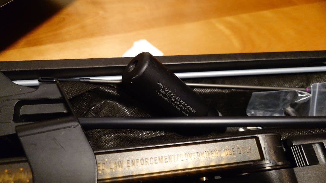 東京マルイ P-90 電動ガン 18歳以上　バッテリー、充電器付属