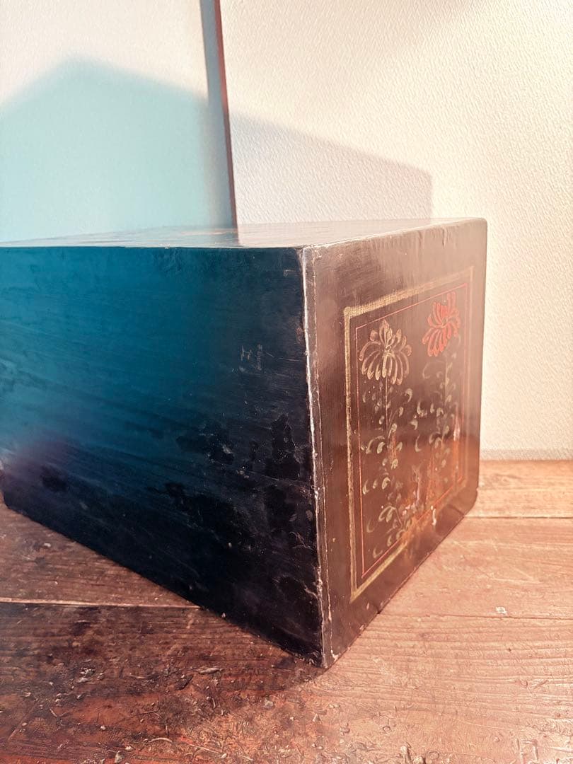 珍品 中国 黒漆塗り箪笥 李朝家具 モリジャン 文甲欌 韓国 キャビネット