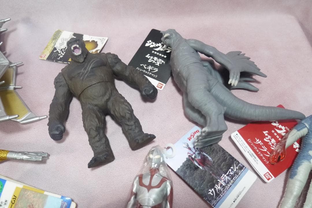 ゴジラ・ガメラ・ウルトラ怪獣　タグ付きソフビ　18体