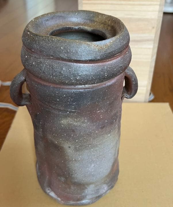 備前焼の花瓶。箱入り。未使用。家庭保存。どっしりした質感。