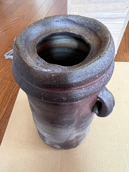 備前焼の花瓶。箱入り。未使用。家庭保存。どっしりした質感。