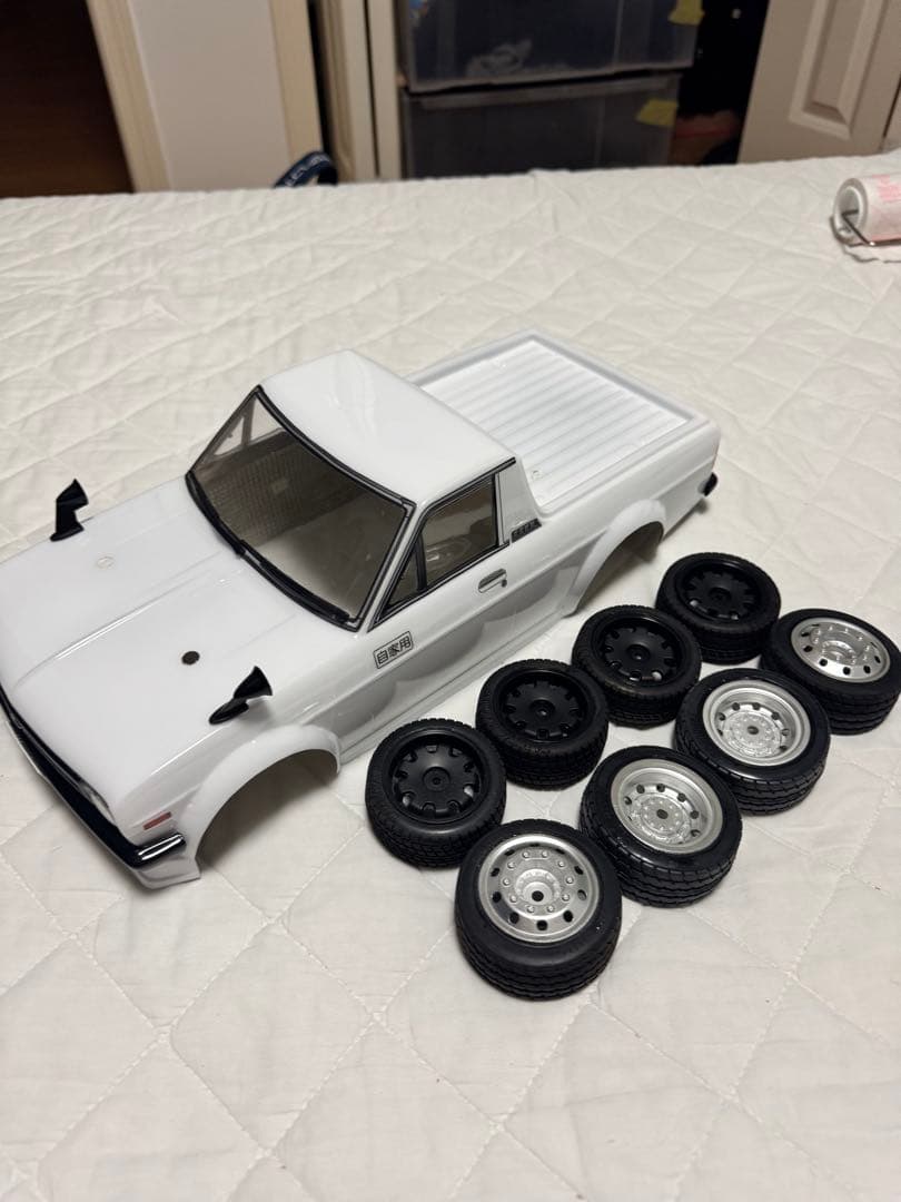 お買い得　タミヤ M08 CONCEPT シャーシキット & ボディ付き