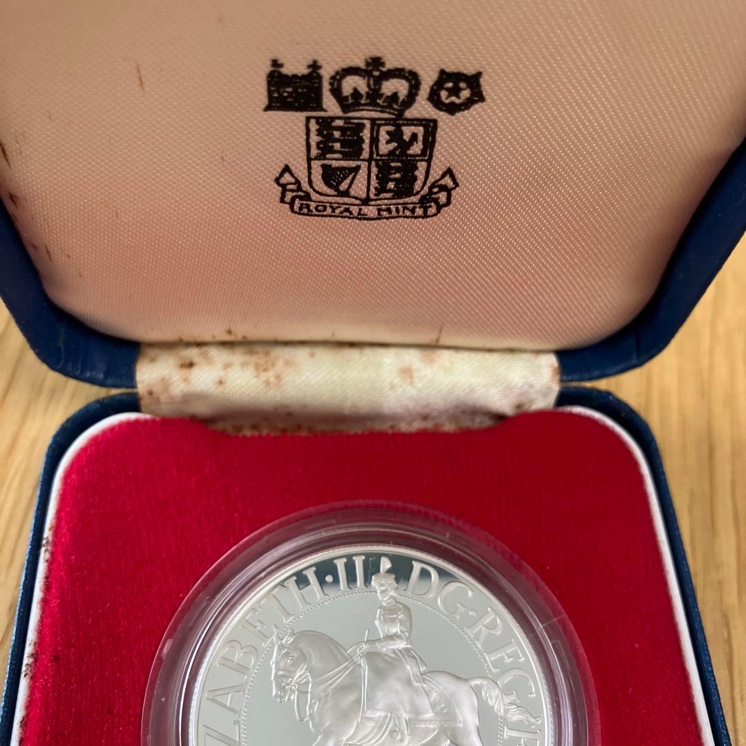 エリザベス女王　記念硬貨　銀・白銅2枚セット