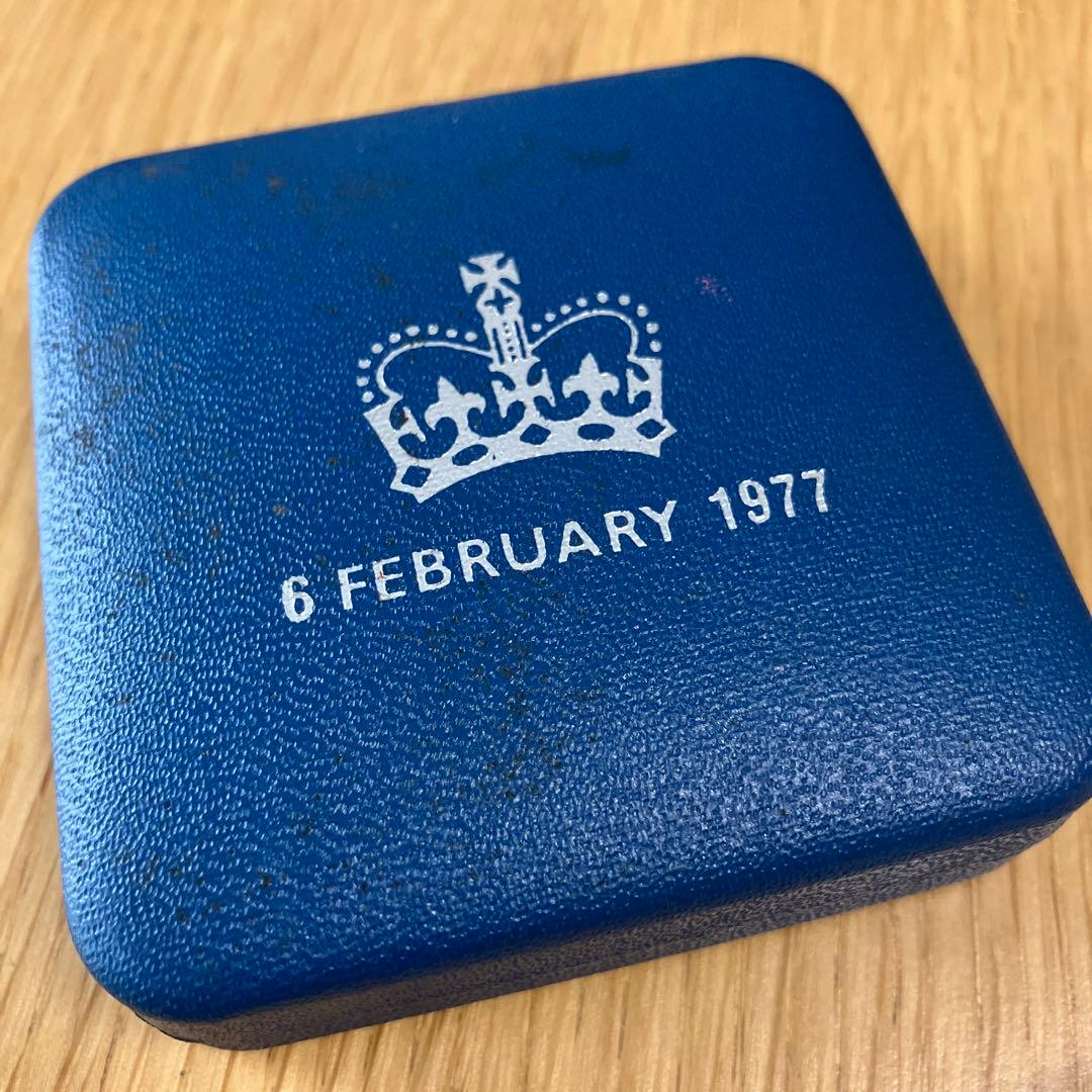 エリザベス女王　記念硬貨　銀・白銅2枚セット