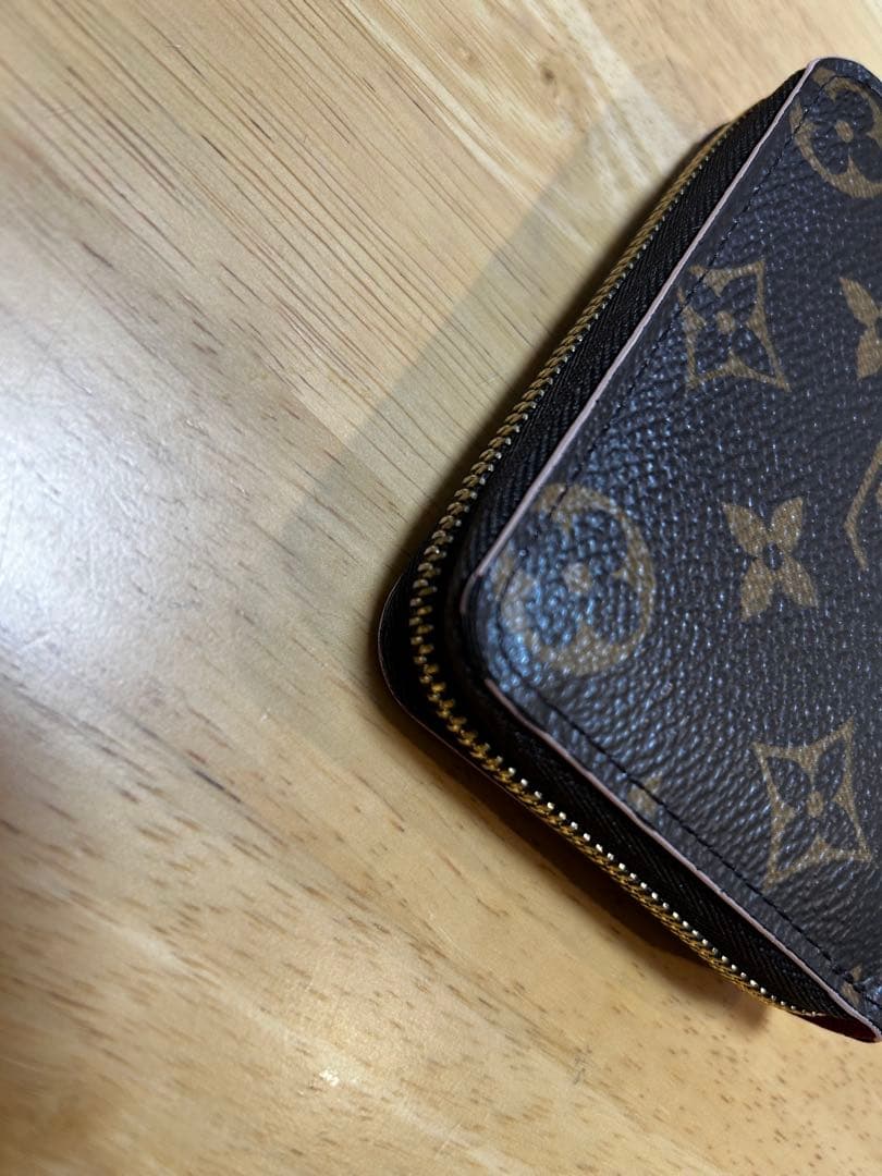 ルイヴィトン　モノグラム　ジッピーパース　難あり