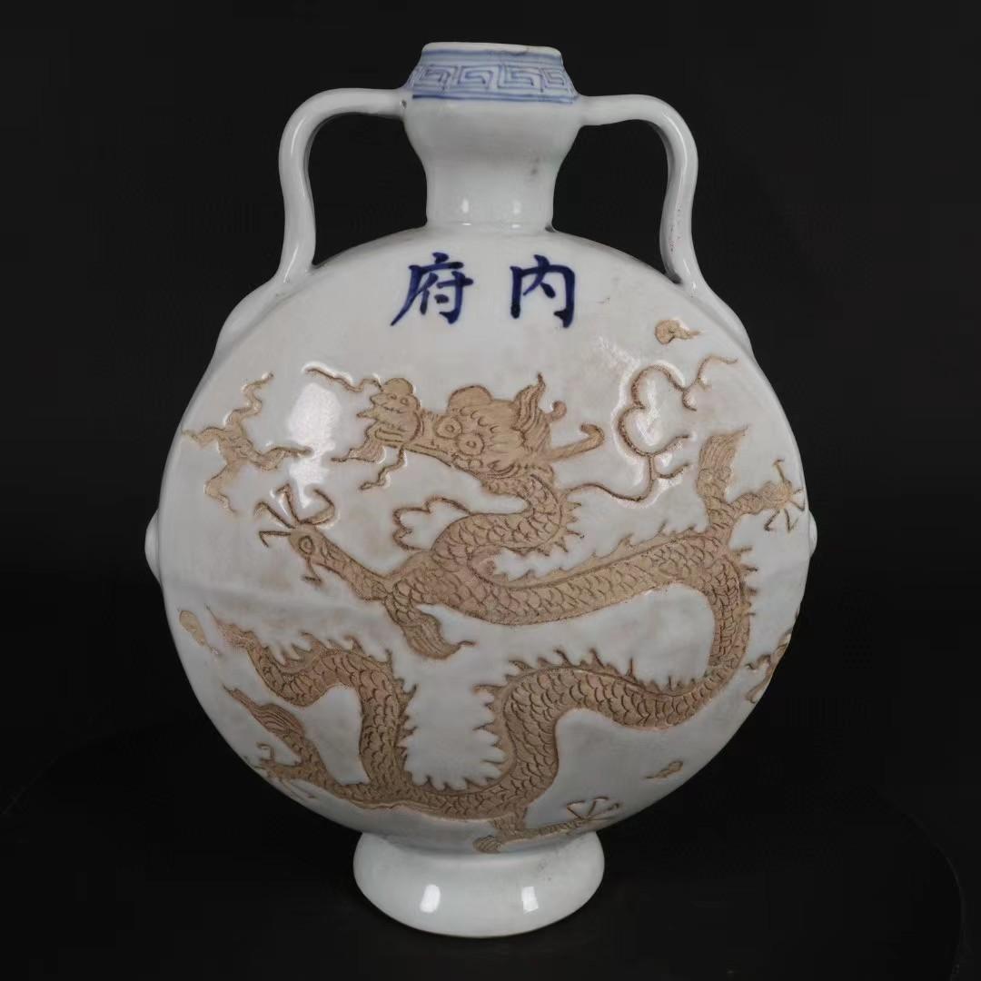 中国古美術✦内府紋 白釉 浮雕 双面龍紋 抱月扁瓶✦置物・書道品・文房具・陶芸