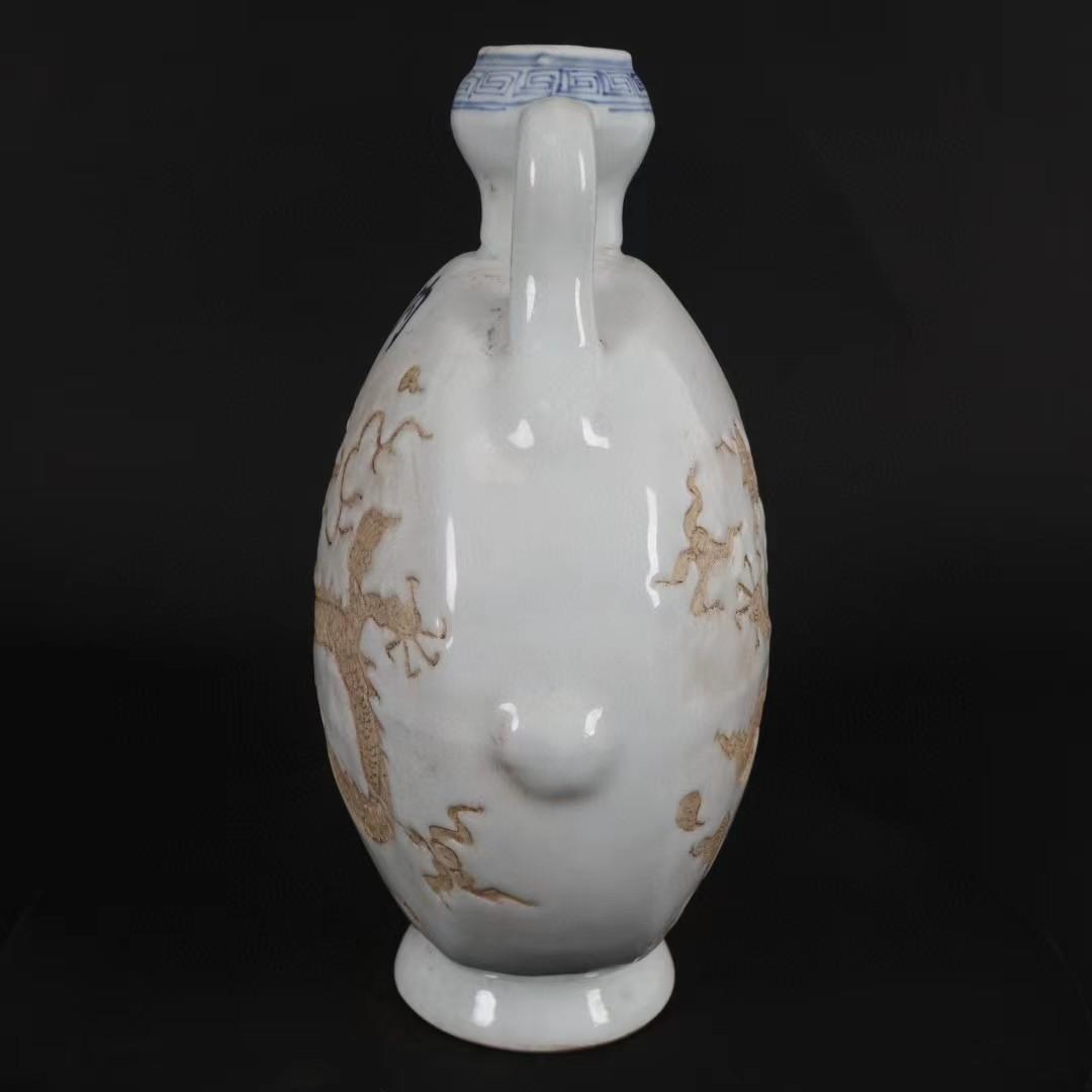 中国古美術✦内府紋 白釉 浮雕 双面龍紋 抱月扁瓶✦置物・書道品・文房具・陶芸