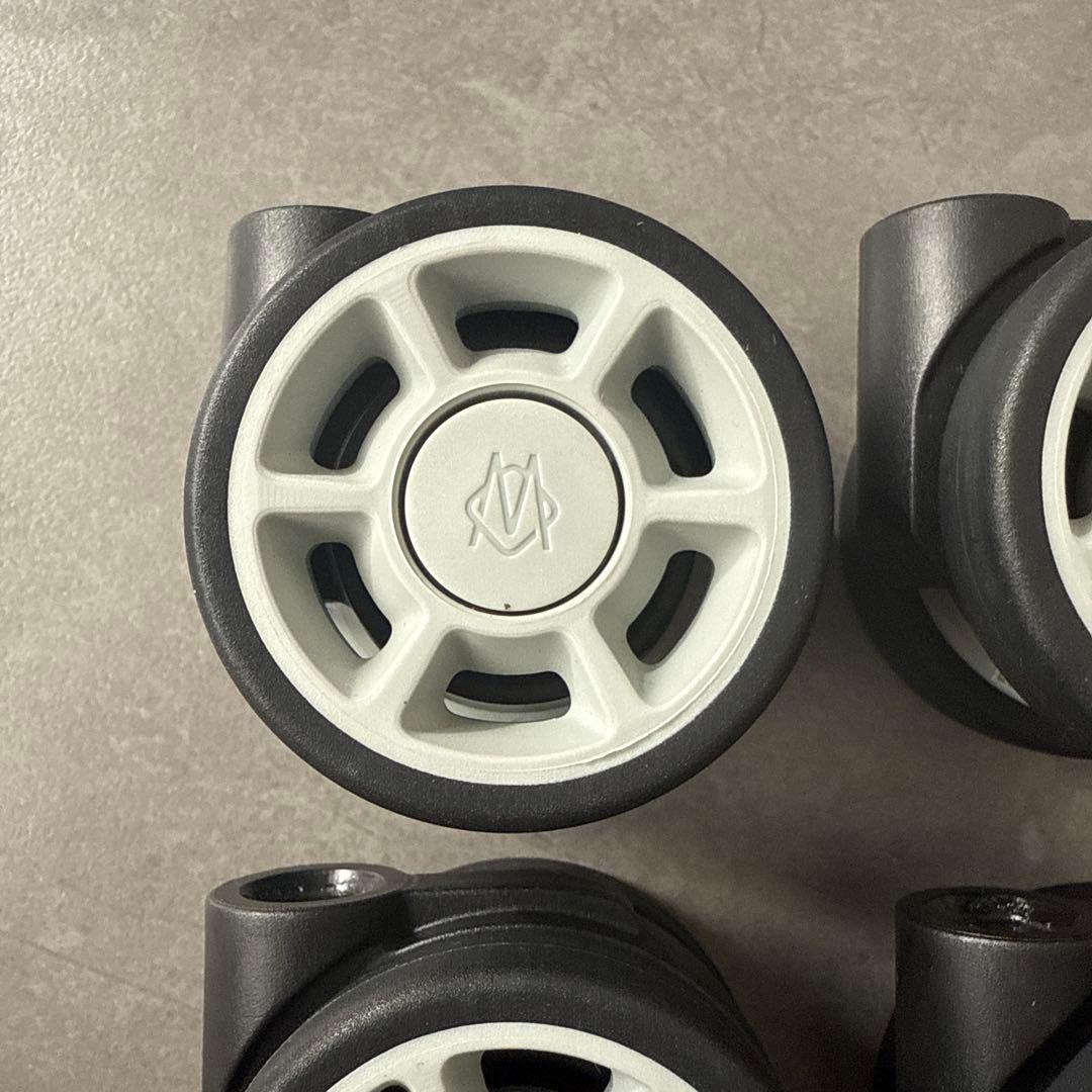 リモワ　キャリーケース　ホイール