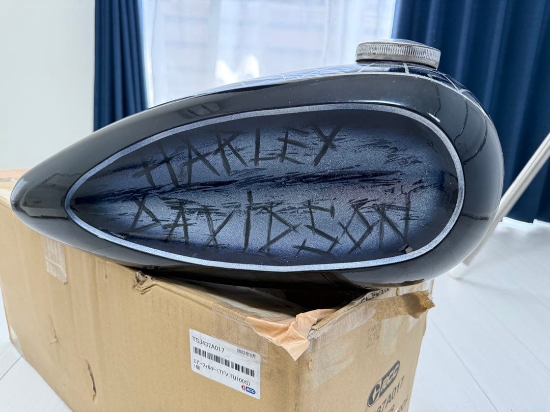 ハーレー マスタングタンク カスタムペイント