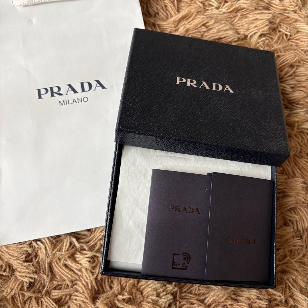 【未使用】PRADA プラダ レザー  二つ折り財布 ブラック サフィアーノ