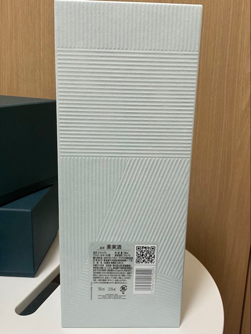 ヴーヴ・クリコ ラ・グランダム 2015 × パオラ・パロネット シャンパン