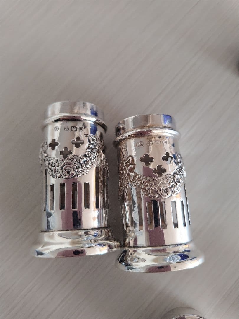 純銀　リボンとガーランドのソルト&ペッパー