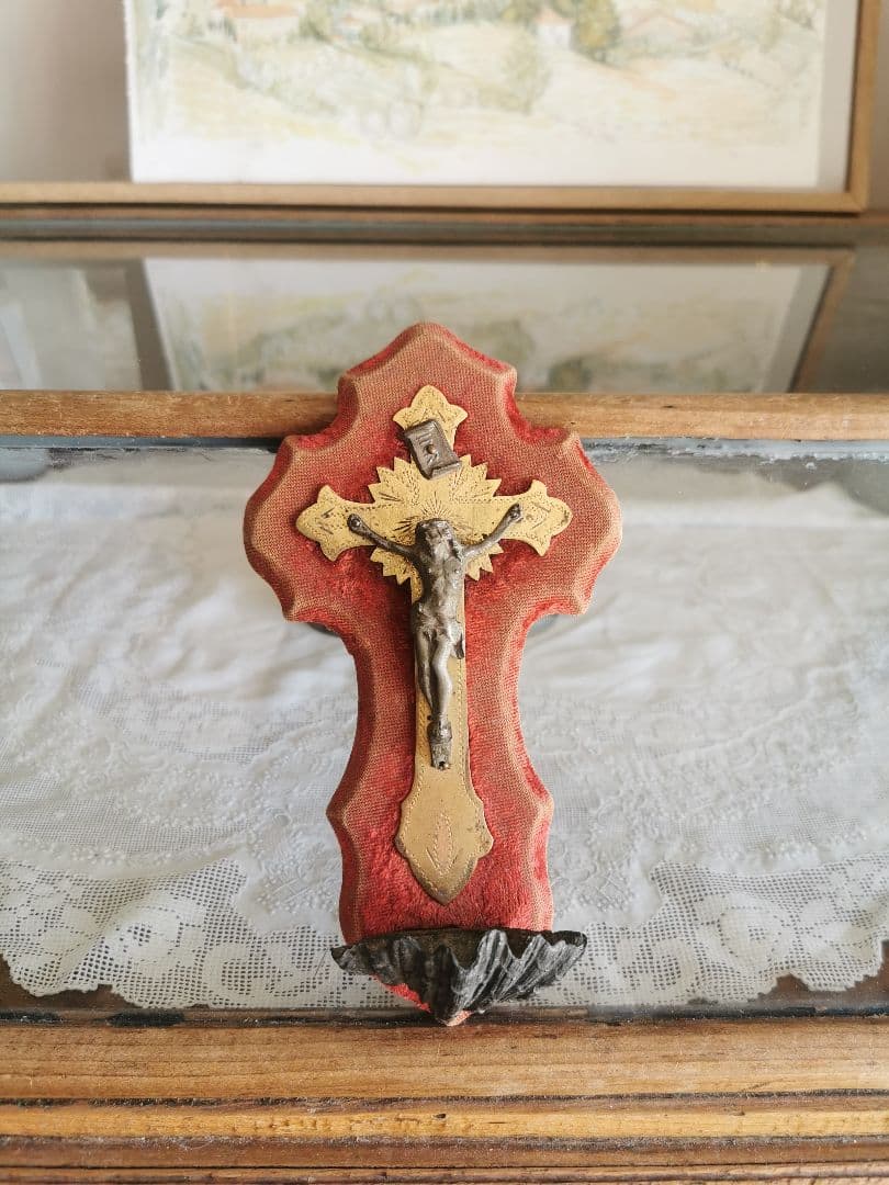 アンティークフランス 布帛と真鍮十字架 ブロンズ色のイエス シェル型聖水入れ