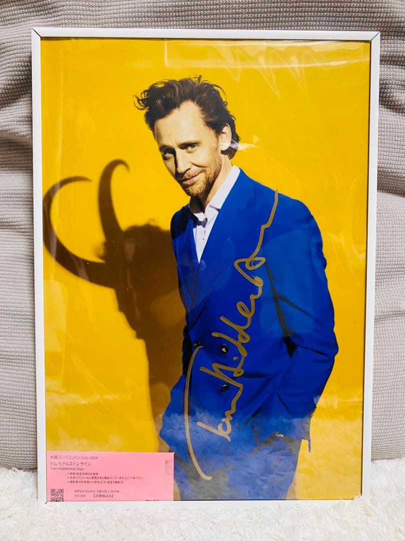 トム・ヒドルストン直筆サイン