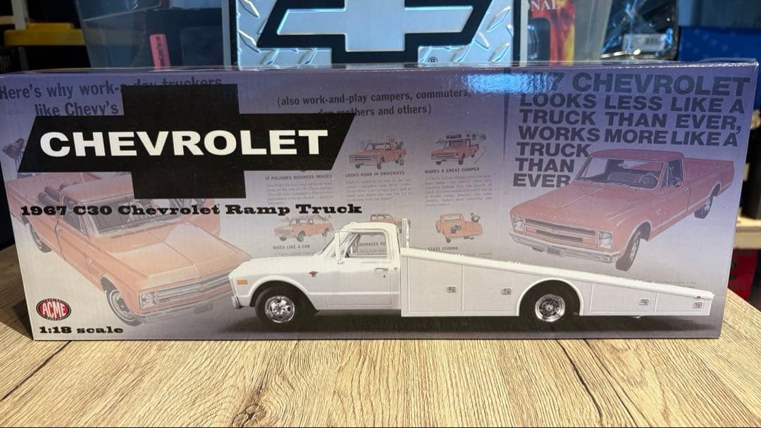 ACME 1967 シボレーC30 R amp T ruck 1:18