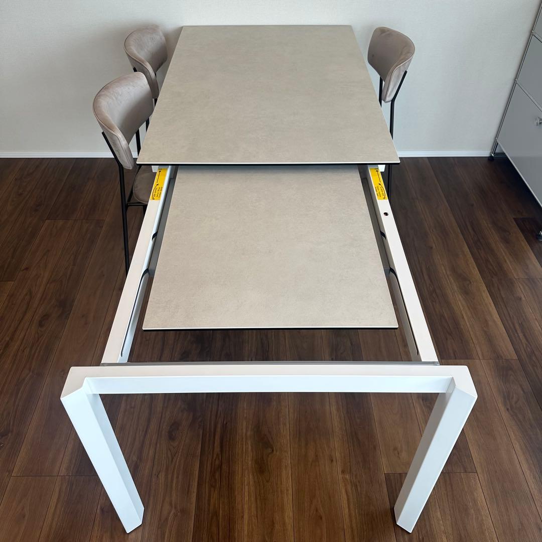 カリガリス セラミック伸長ダイニングテーブル