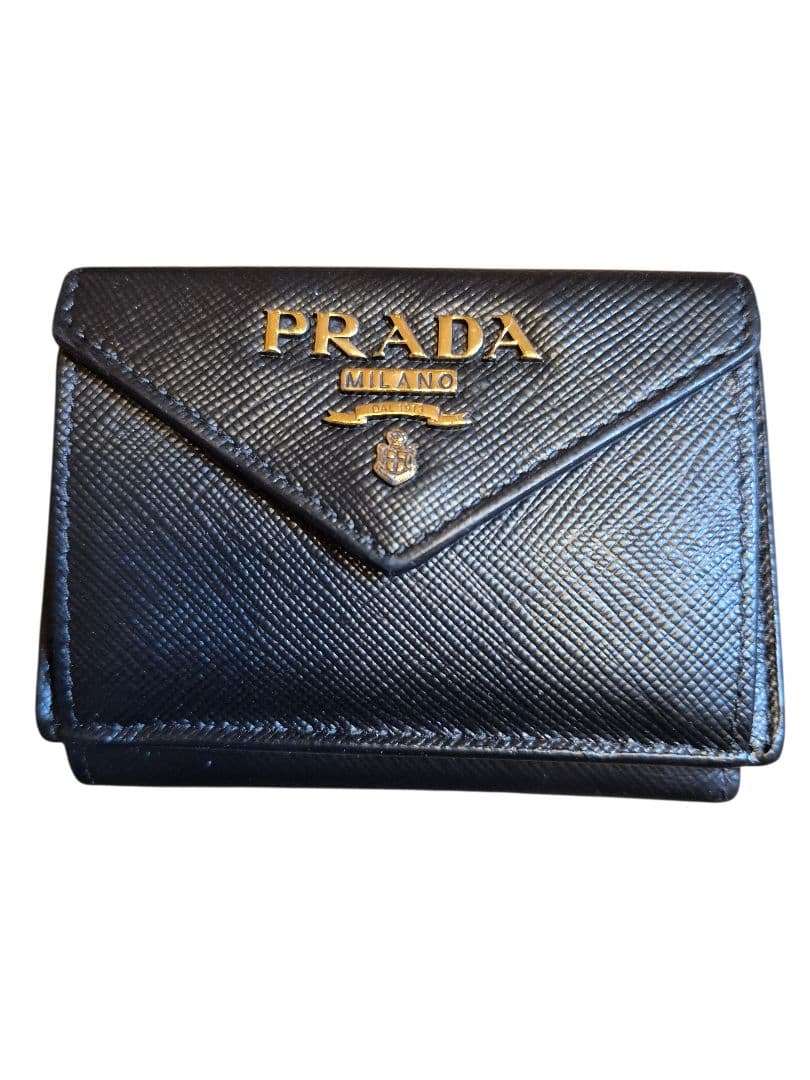 ＰＲＡＤＡ　プラダ　サフィアーノ　三つ折り財布 v