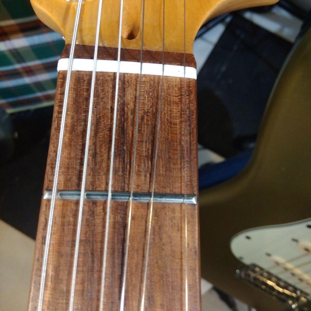 シルバーエレキギター ！スクワイヤ ラージヘッド…