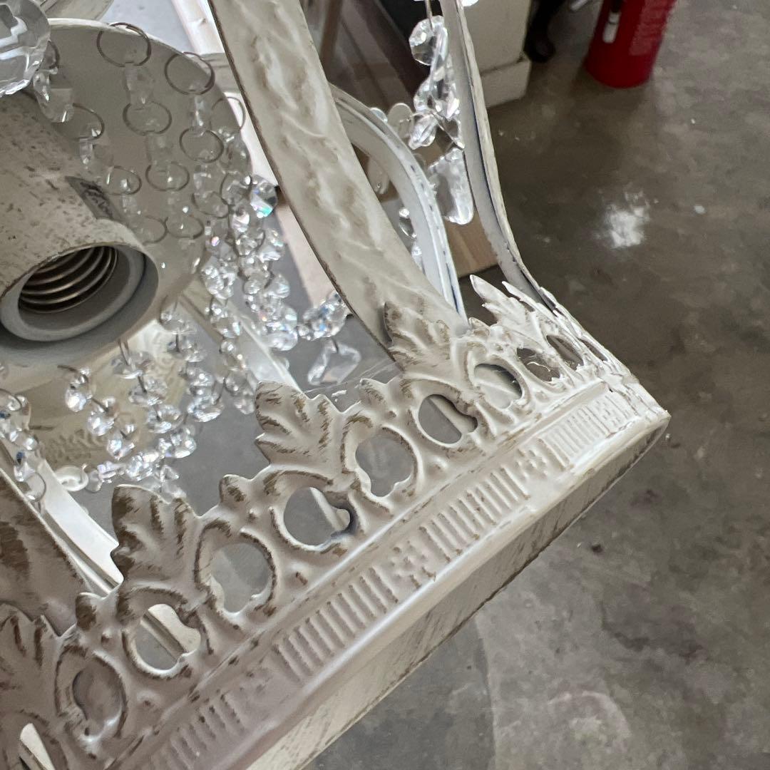 王冠の形のホワイトシャンデリア＊ペンダント照明