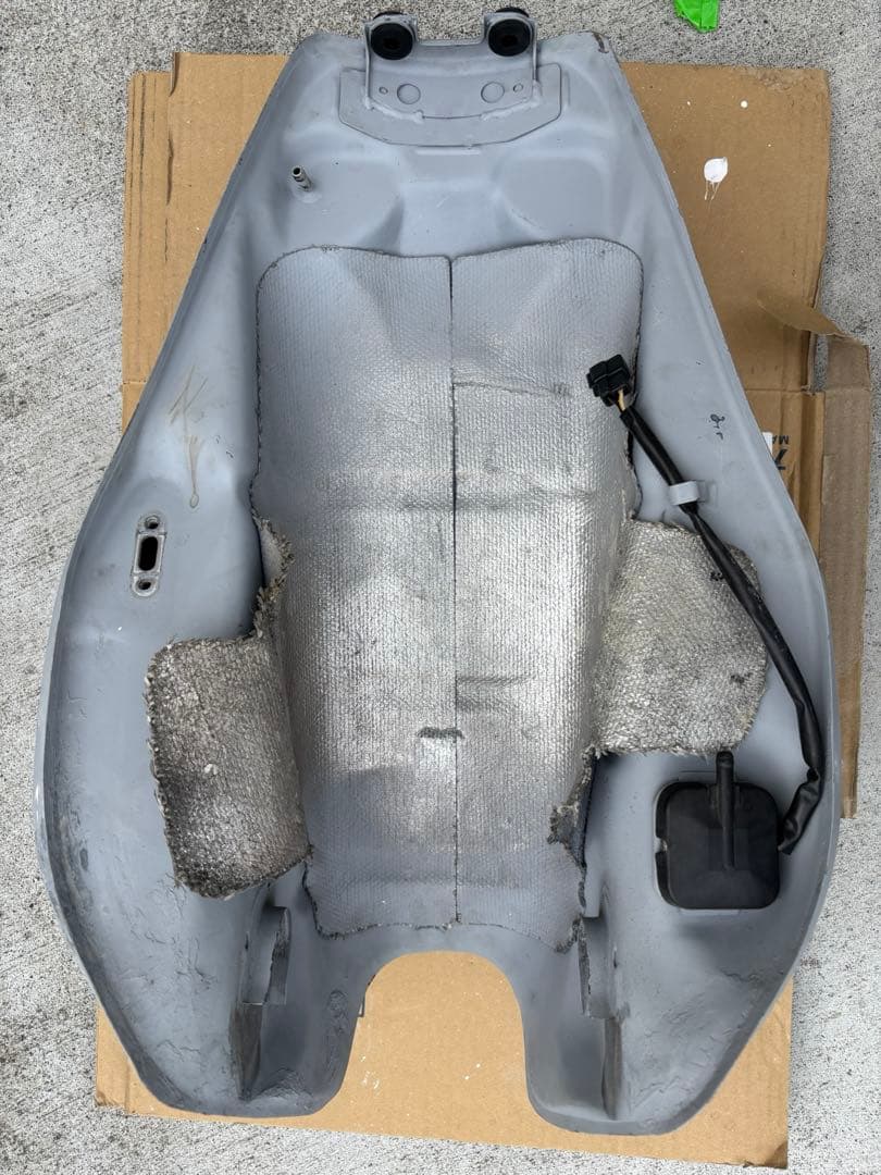 カワサキ　ZRX400 ガソリンタンク　ベースです。