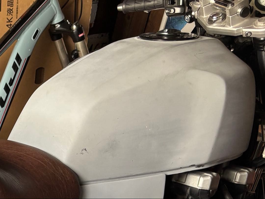 カワサキ　ZRX400 ガソリンタンク　ベースです。