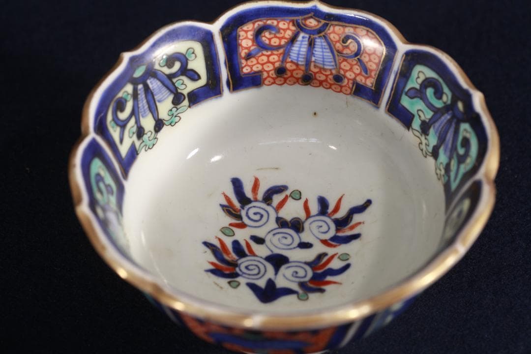 311　古伊万里色絵染付阿蘭陀文様洋犬図輪花型鉢　江戸中期　無疵美品