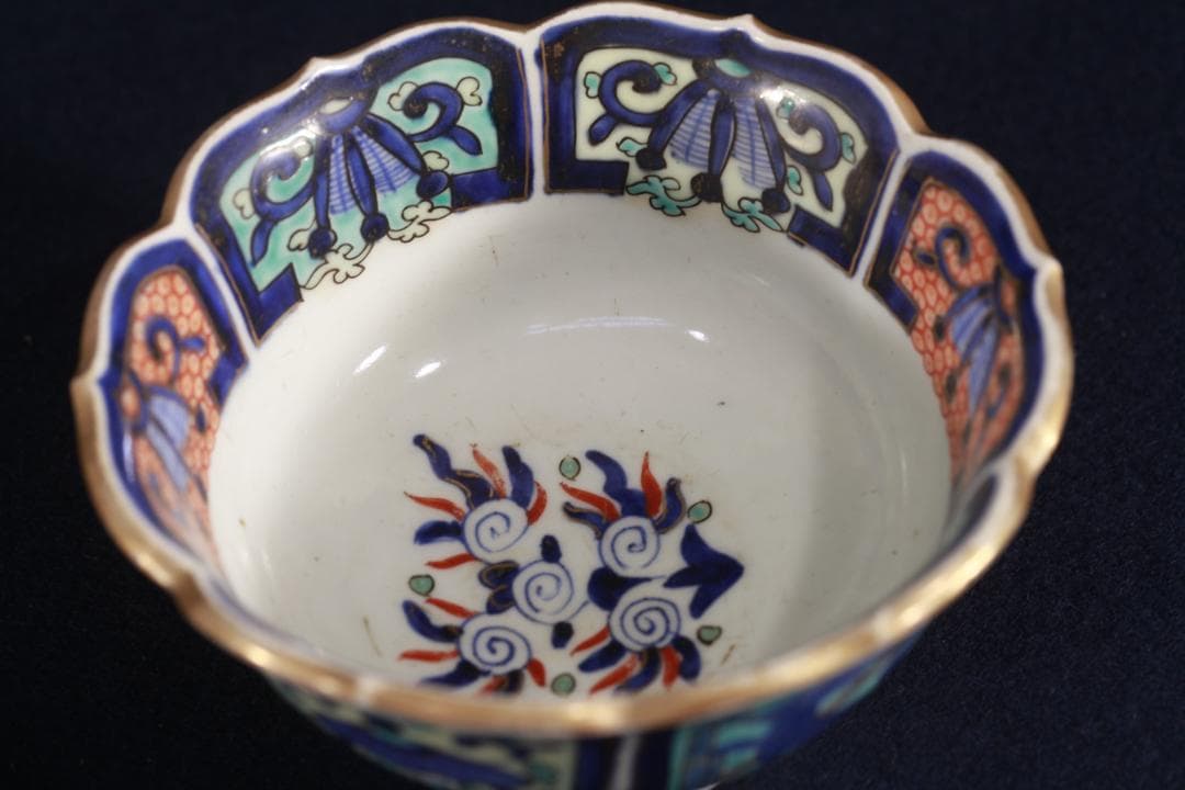 311　古伊万里色絵染付阿蘭陀文様洋犬図輪花型鉢　江戸中期　無疵美品