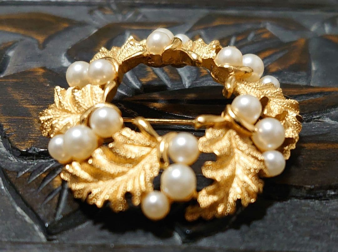 ご予約品 ヴィンテージ Crown Trifari トリファリ リーフブローチ