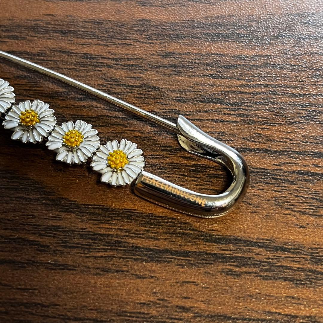 アイドル PEACEMINUSONE PMO DAISY SAFETY PIN