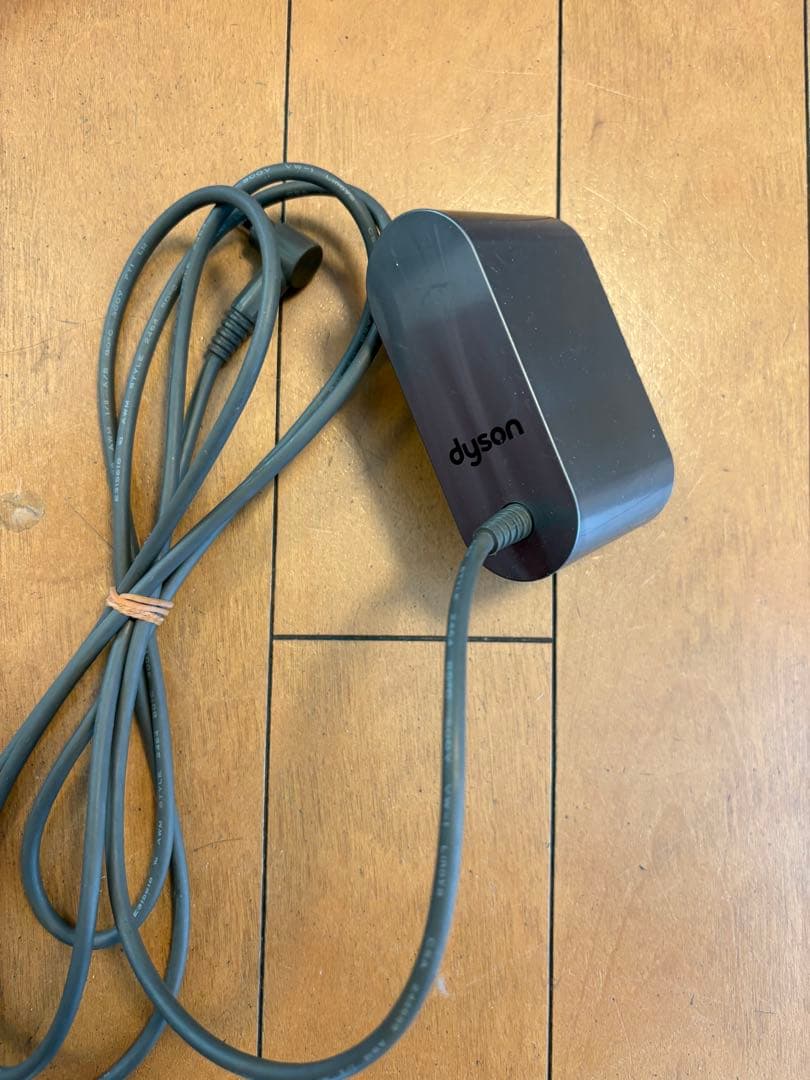 dyson スティッククリーナー 本体　SV12 付属品　現状品　動作ok