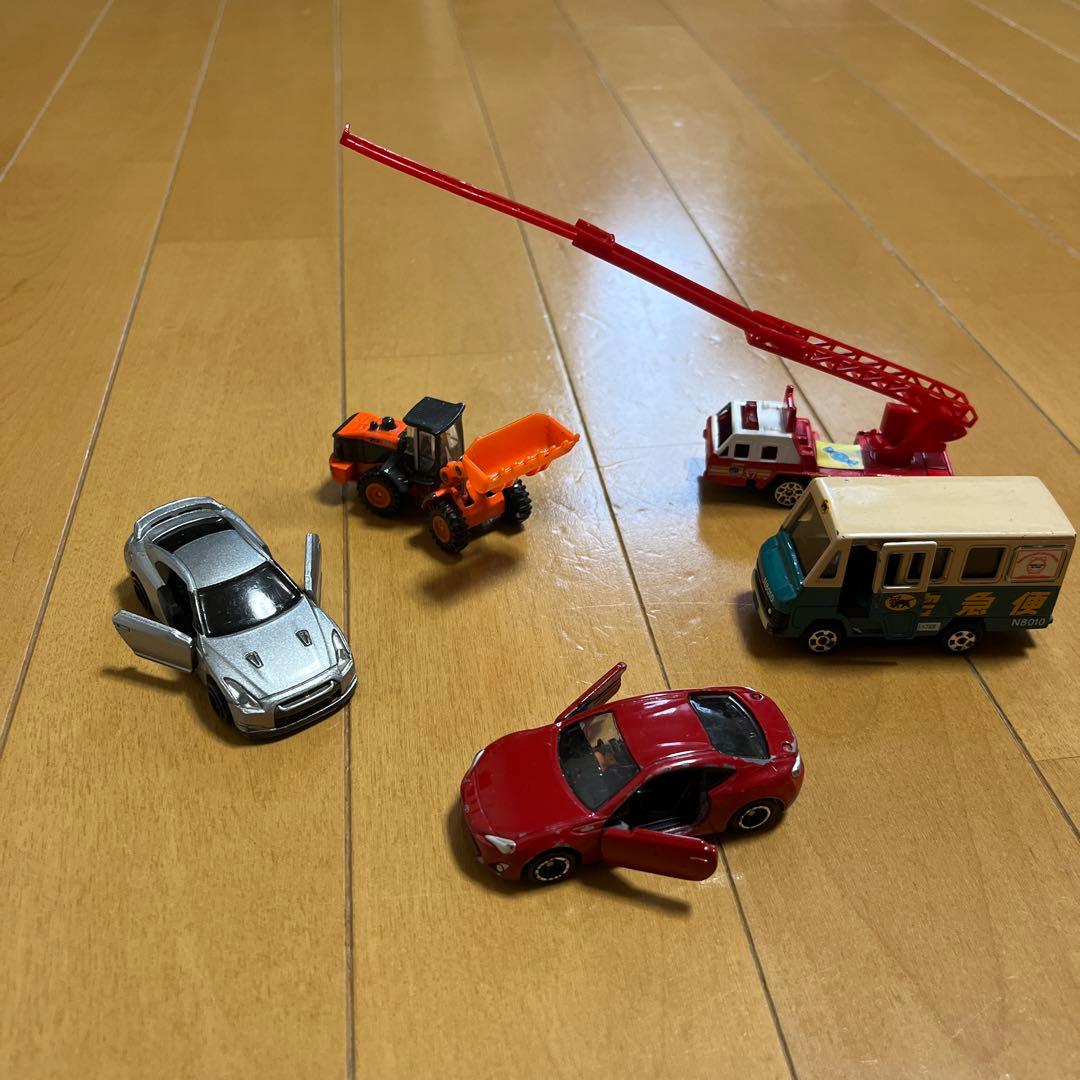 トミカ　カーズ　たくさんのせよう大きなマック　おまけ　ミニカー13台など