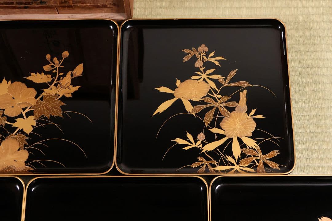 木製漆器 草花 絵変蒔絵 蝋色塗 吸物膳 十客 足付 四方膳 梨地【CM282】