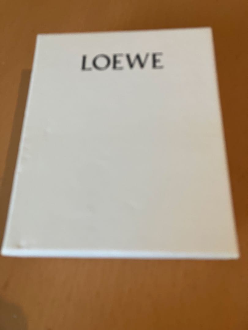 LOEWE グリーンレザー 三つ折り財布　即購入可能