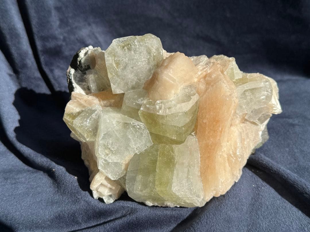 グリーンアポフィライト&ピンクスティルバイト　スーパー特大原石　インド産