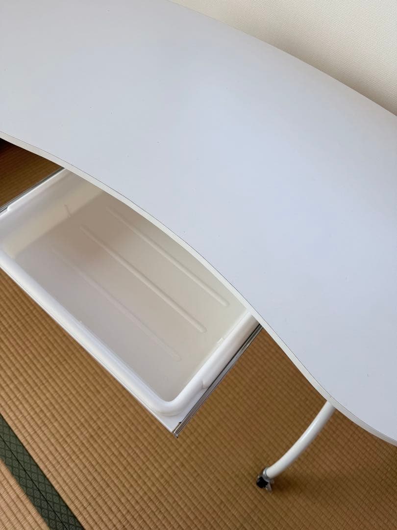 美品☆折りたたみネイルテーブル　折りたたみテーブル　高崎市手渡し¥5000