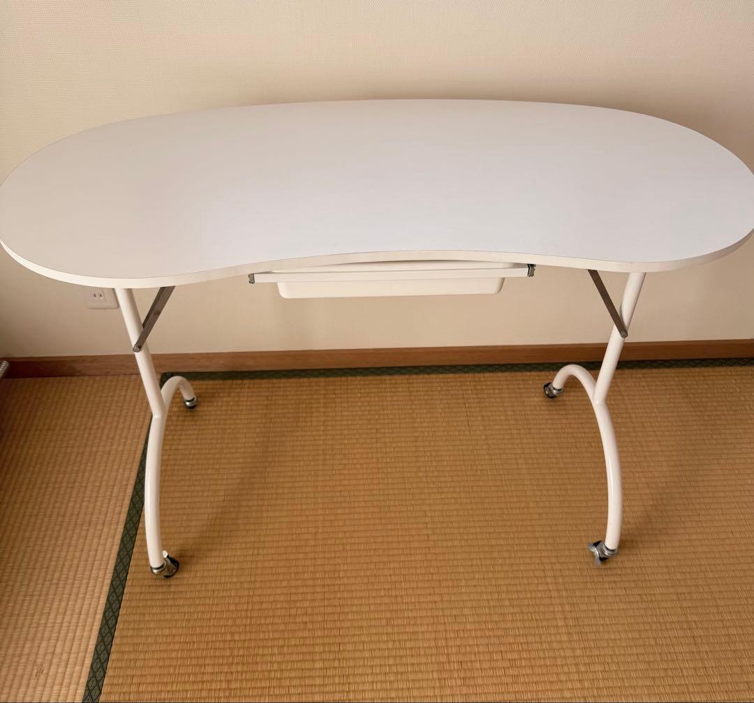 美品☆折りたたみネイルテーブル　折りたたみテーブル　高崎市手渡し¥5000