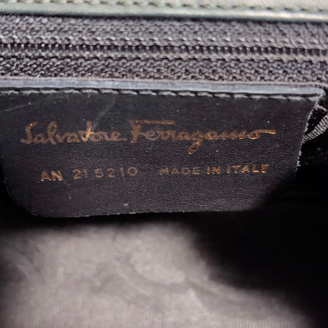 【希少】サルヴァトーレフェラガモ　ショルダーバッグ　ハイヒールモチーフ金具