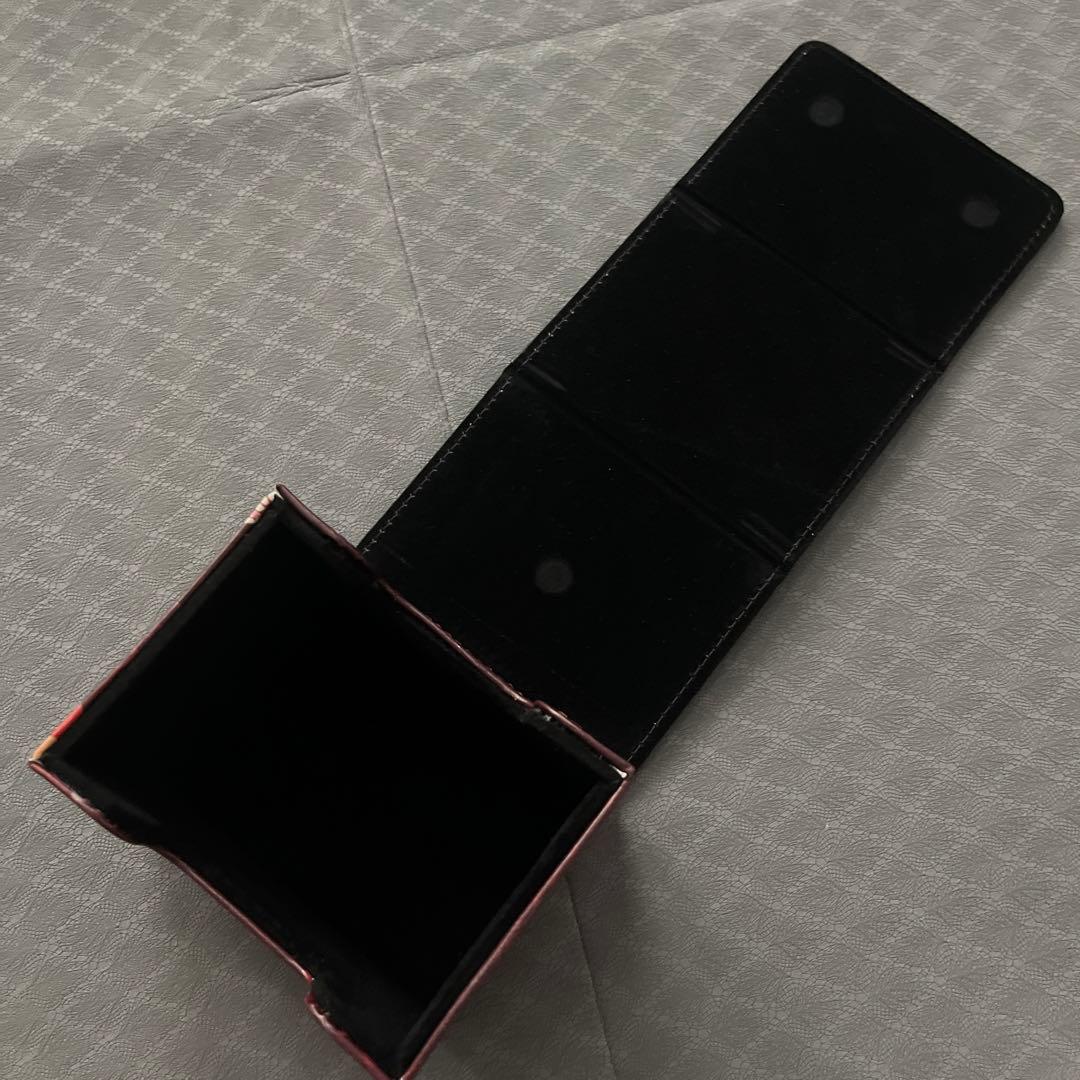 遊戯王　御巫 剣の御巫ハレ ＆ 鏡の御巫ニニ　　デッキケース