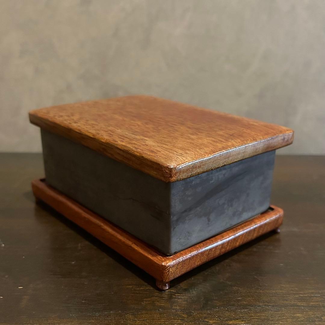 分厚く高さを持つ　端渓硯　中国の硯　龍　ドラゴン