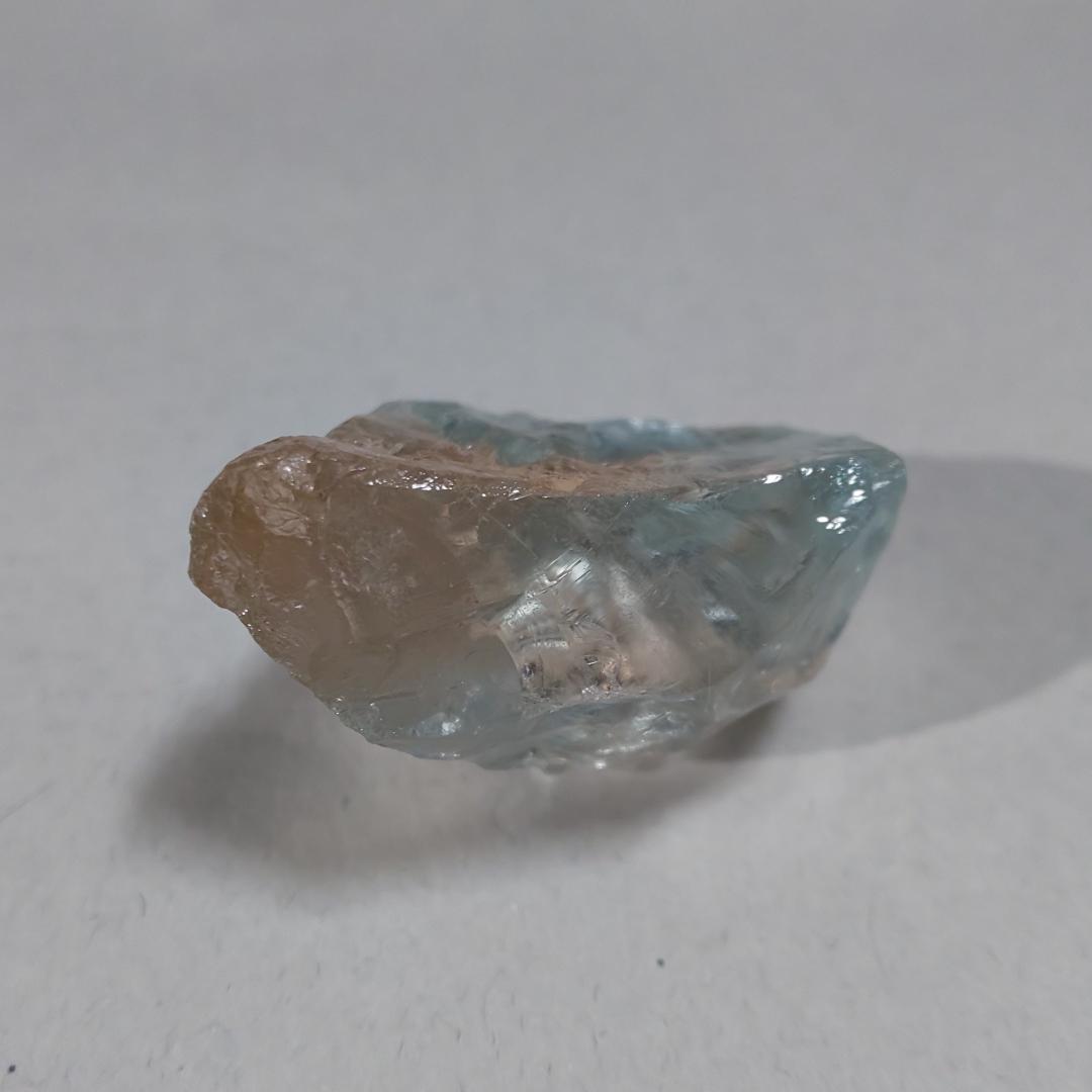 バイカラー・トパーズの原石(産)