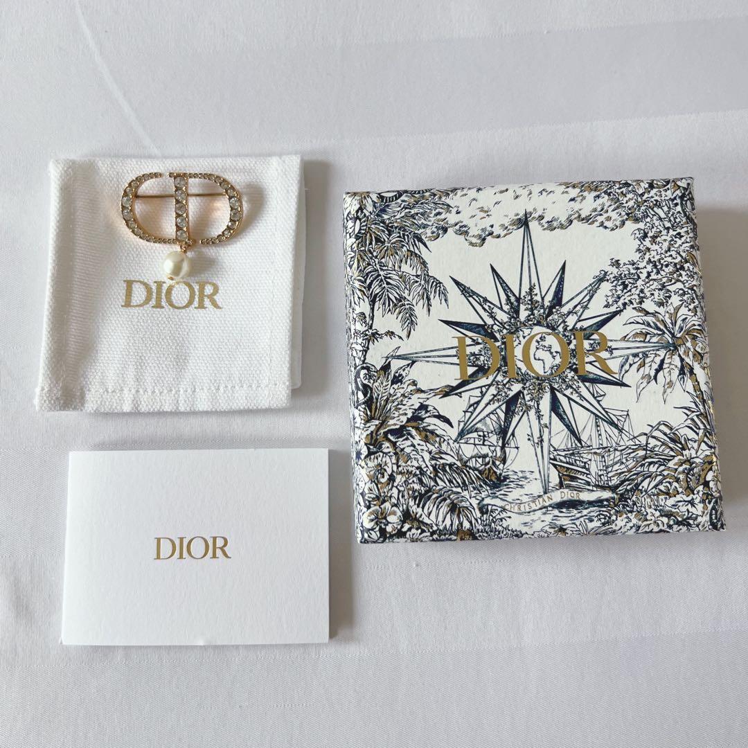 ディオール　Petit CD ブローチ