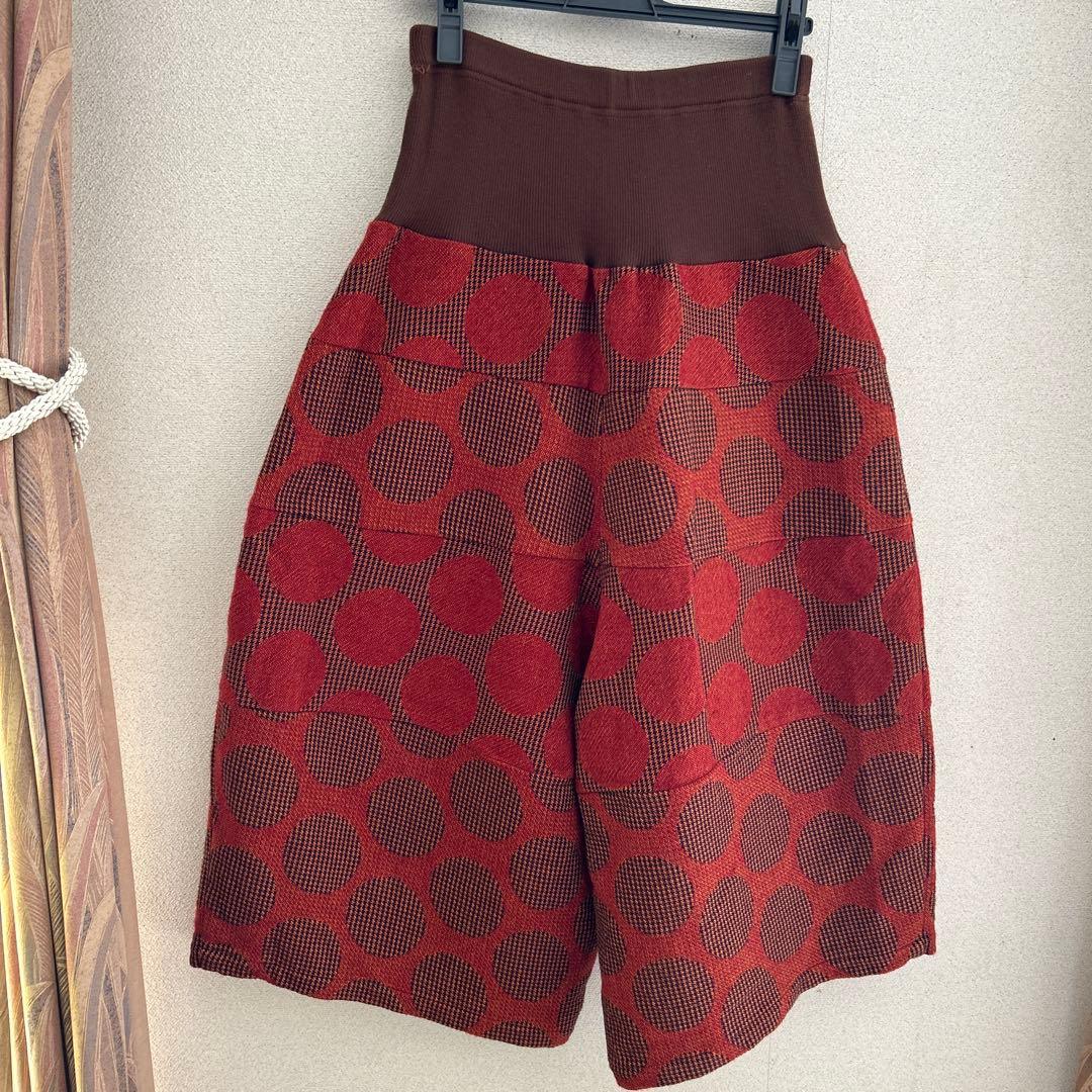 お色訂正　クレッシェントデュオ　オレンジと茶色のドット柄キュロットパンツ