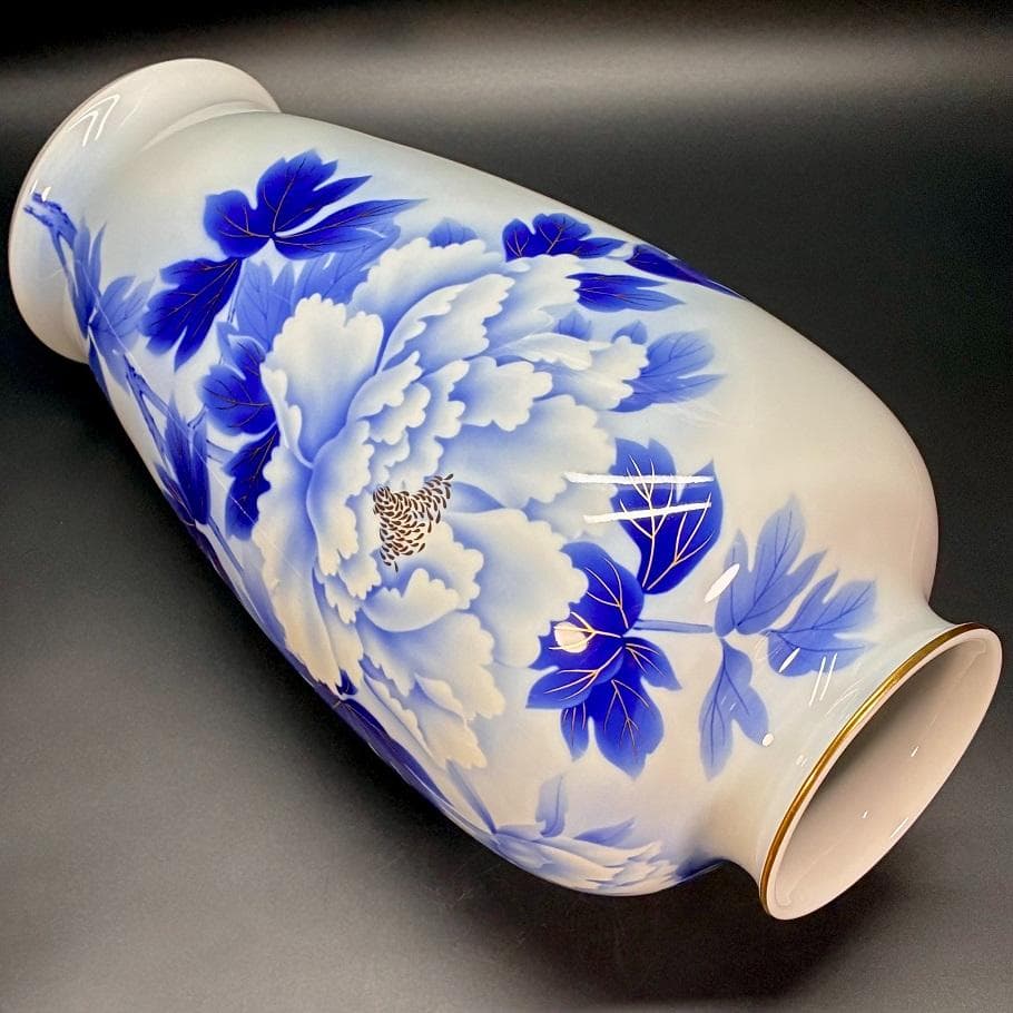 ■宮内庁御用達 深川製磁 大花瓶 38cm 瑠璃牡丹 染付金彩花紋