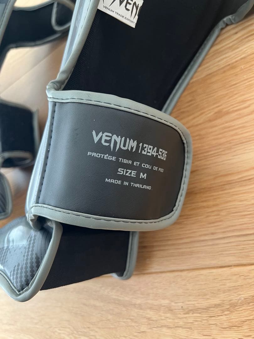 Venum ボクシンググローブ and レガース