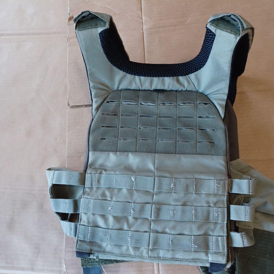 ✨送料無料　米軍　5.11ベスト